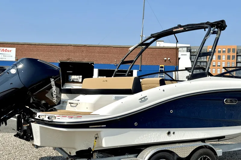 Slide: The Image of Sea Ray SPX 210 Outboard 2025 - 6