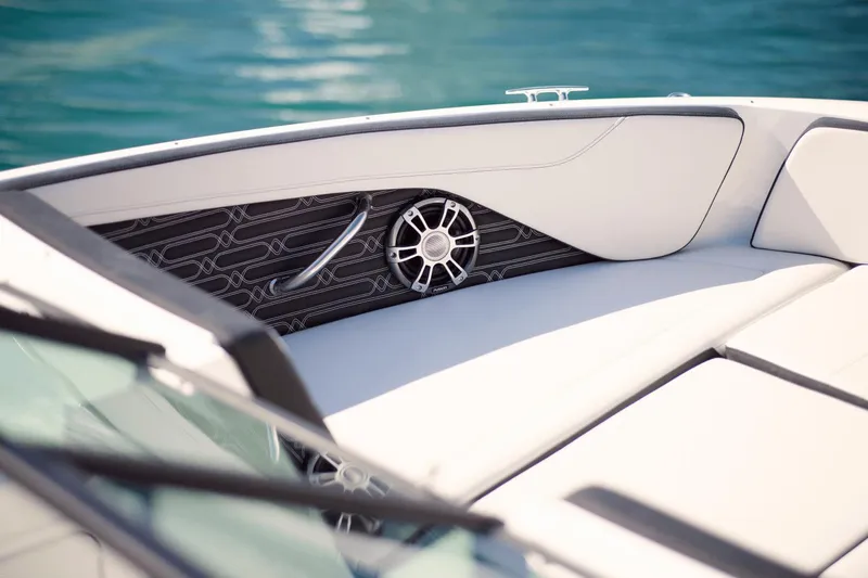 Slide: The Image of Sea Ray SPX 210 Outboard 2025 - 63