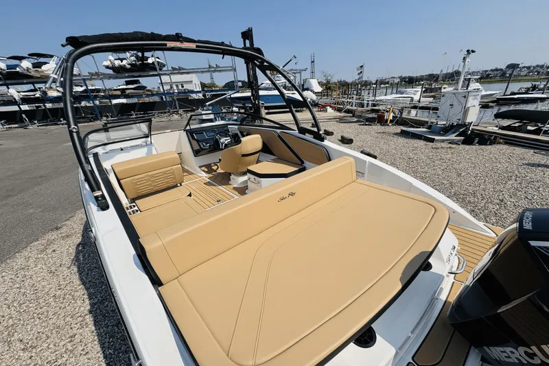 Slide: The Image of Sea Ray SPX 210 Outboard 2025 - 8