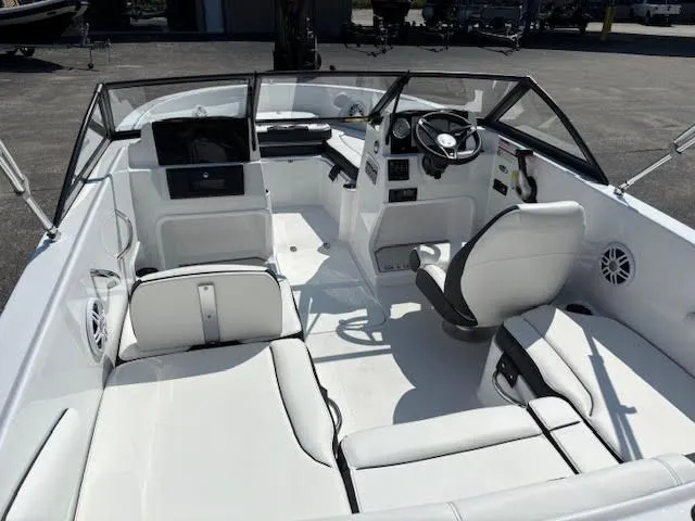 Slide: The Image of Stingray 172 DC 2025 - 5