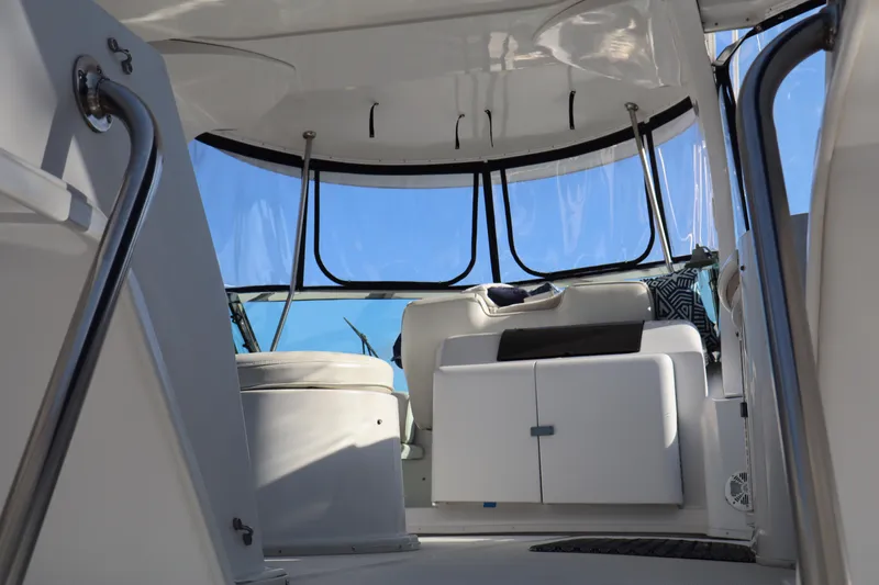 Slide: The Image of Interior view of 2006 Bluewater Yachts 5200, featuring sleek design and modern amenities. - 15