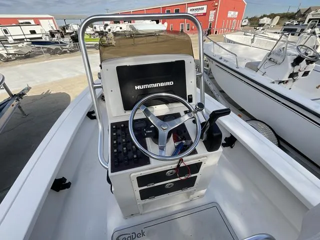 Slide: The Image of Center console of 2009 Pathfinder 2100 Fusion boat with Humminbird navigation system. - 4