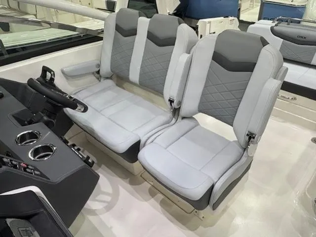 Slide: The Image of Chaparral 280 OSX 2025 - 6