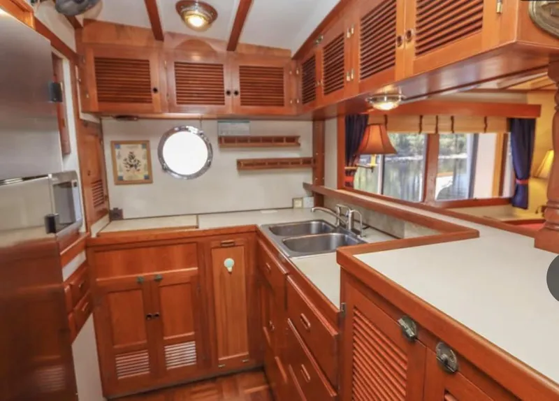 Slide: The Image of Kadey-Krogen Wide-Body 1994 - 15