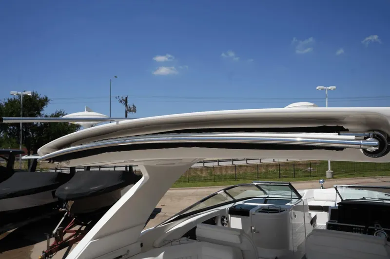 Slide: The Image of Sea Ray 350 SLX 2020 - 10