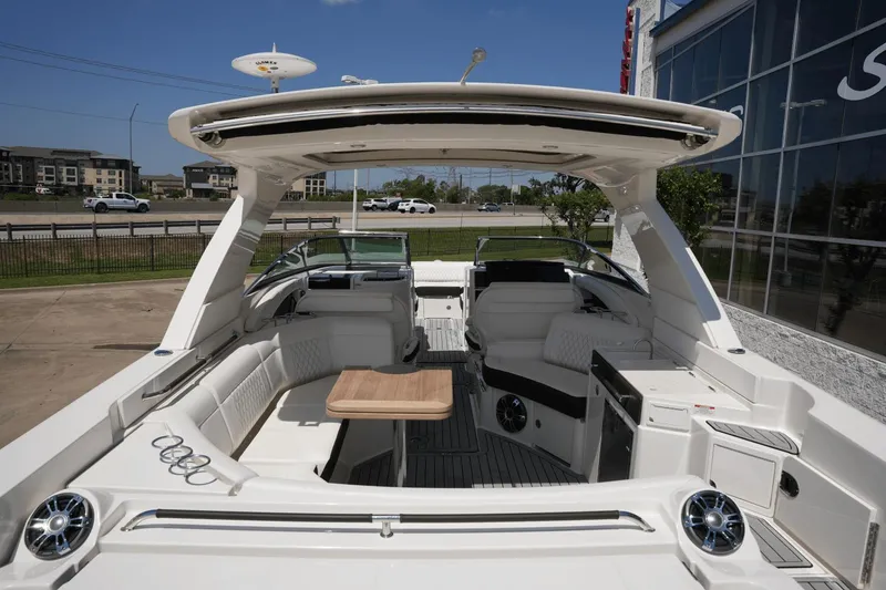 Slide: The Image of Sea Ray 350 SLX 2020 - 11