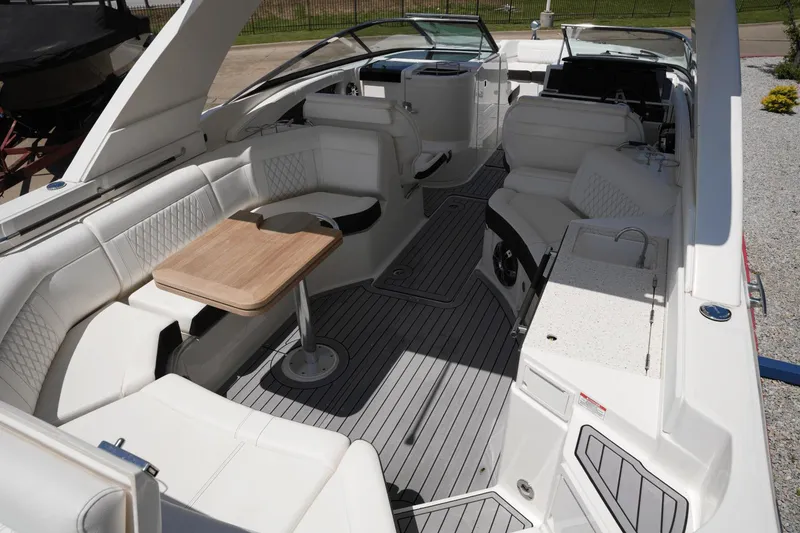 Slide: The Image of Sea Ray 350 SLX 2020 - 12