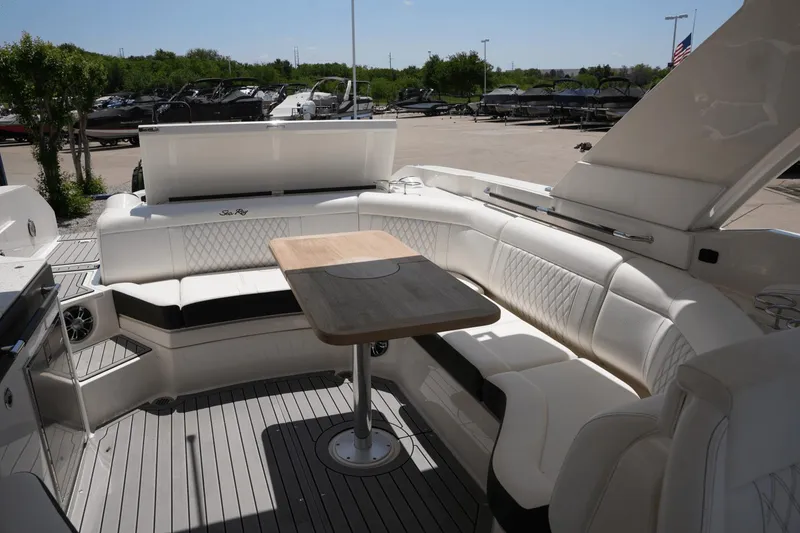 Slide: The Image of Sea Ray 350 SLX 2020 - 13
