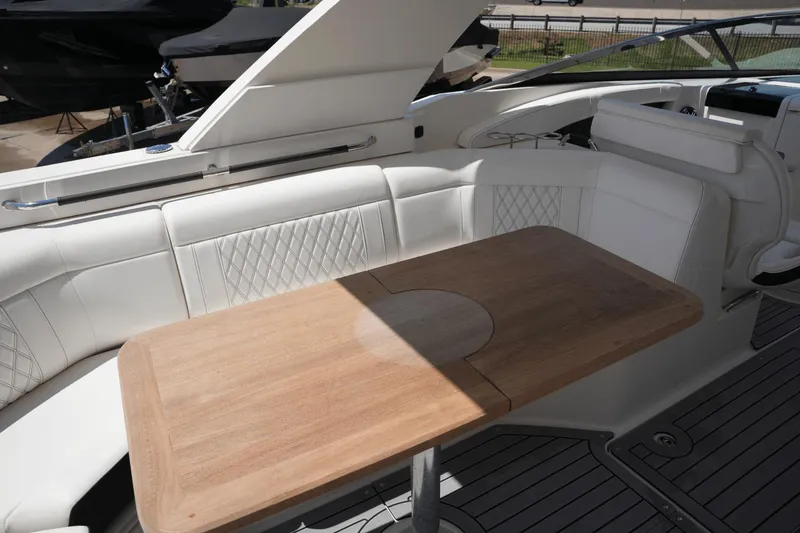 Slide: The Image of Sea Ray 350 SLX 2020 - 15