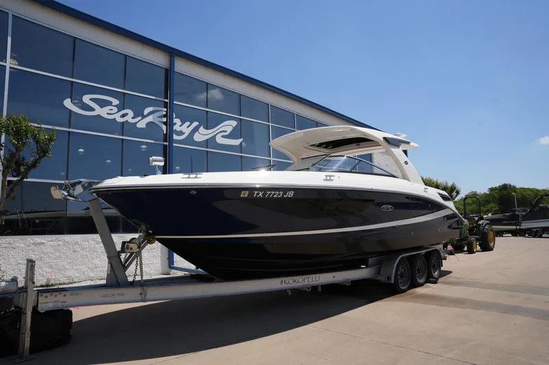 Slide: The Image of Sea Ray 350 SLX 2020 - 2