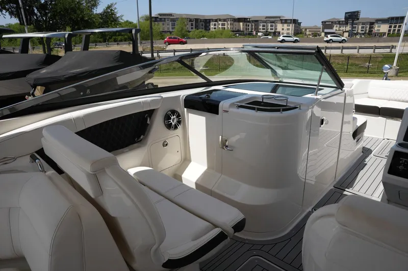 Slide: The Image of Sea Ray 350 SLX 2020 - 20