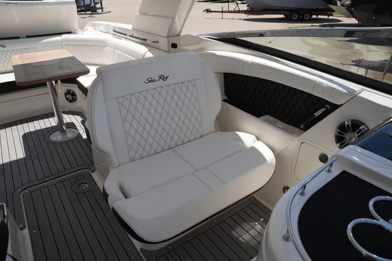 Slide: The Image of Sea Ray 350 SLX 2020 - 21