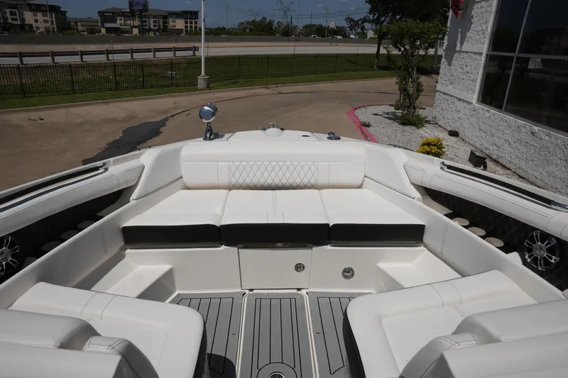 Slide: The Image of Sea Ray 350 SLX 2020 - 33