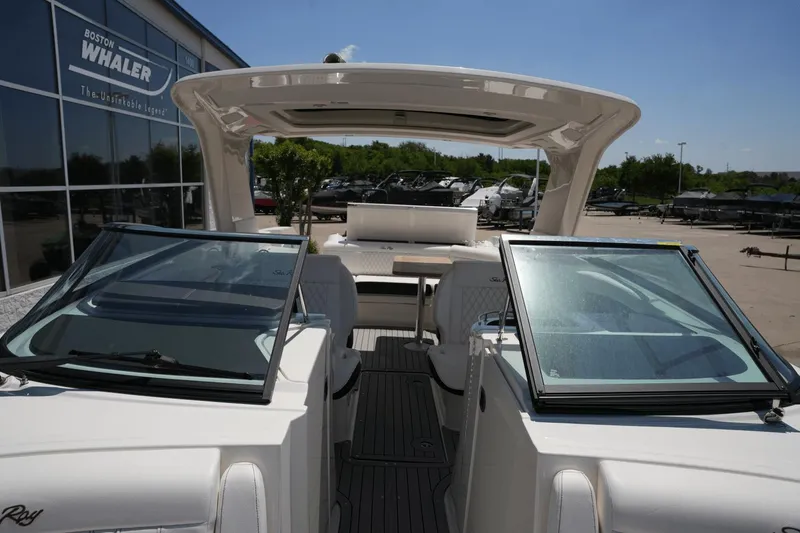 Slide: The Image of Sea Ray 350 SLX 2020 - 39