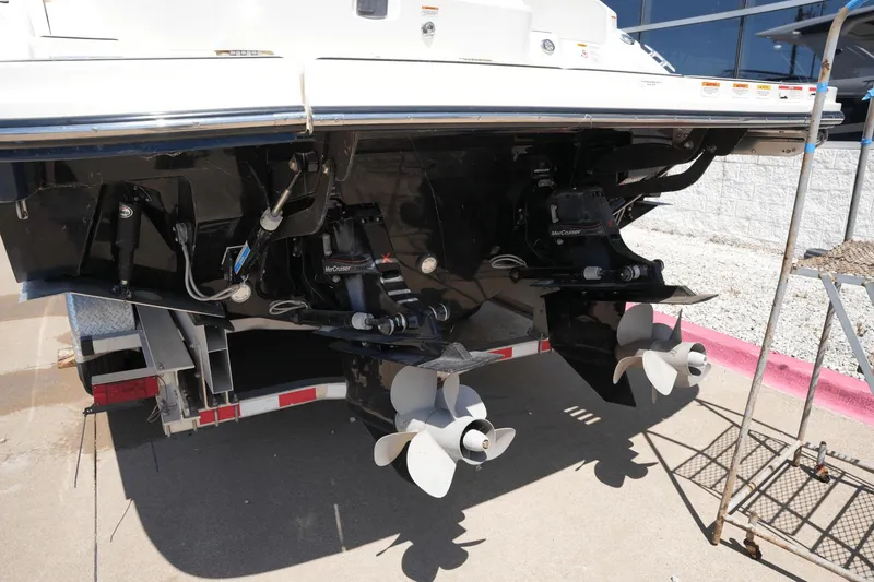 Slide: The Image of Sea Ray 350 SLX 2020 - 5