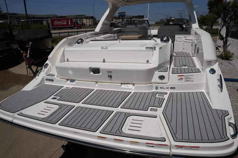 Slide: The Image of Sea Ray 350 SLX 2020 - 6
