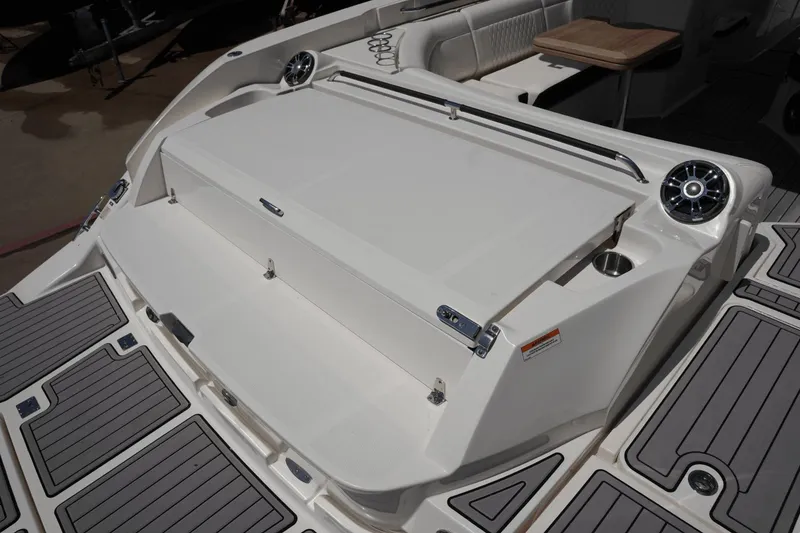 Slide: The Image of Sea Ray 350 SLX 2020 - 7