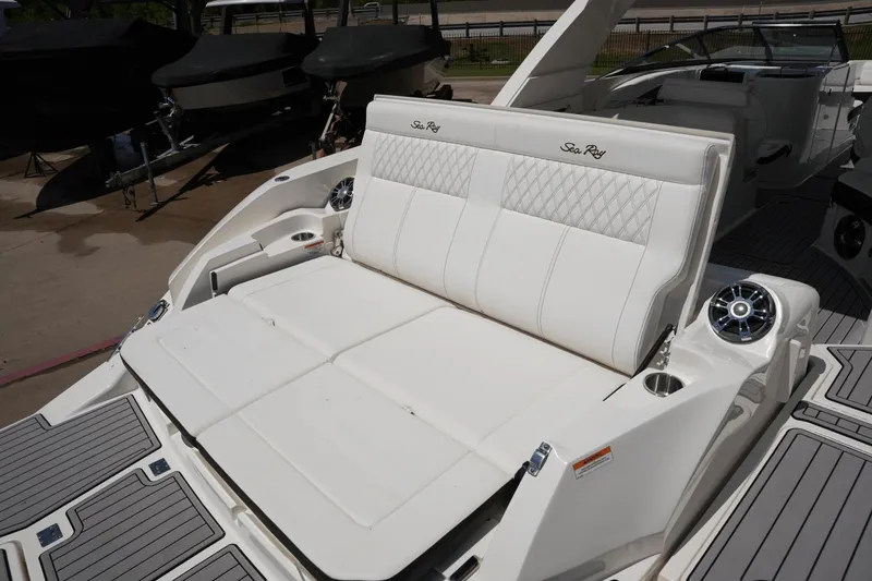 Slide: The Image of Sea Ray 350 SLX 2020 - 8