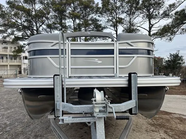 Slide: The Image of Bennington S Swingback 22 SSB 2025 - 2