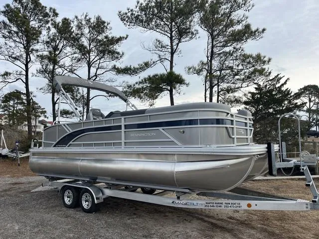 The Image of Bennington S Swingback 22 SSB 2025 - 1