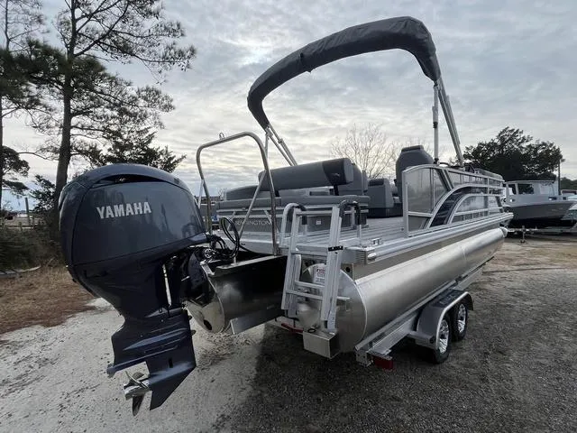 Slide: The Image of Bennington S Swingback 22 SSB 2025 - 6