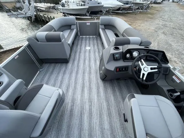 Slide: The Image of Bennington S Swingback 22 SSB 2025 - 8