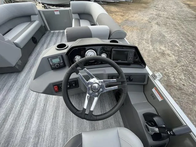 Slide: The Image of Bennington S Swingback 22 SSB 2025 - 9