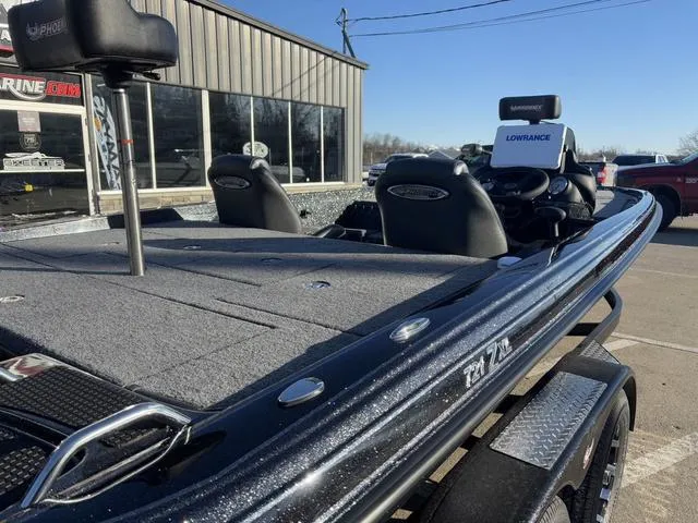 Slide: The Image of Phoenix Bass Boat 721 ZXL 2025 - 3