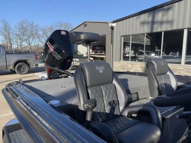 Slide: The Image of Phoenix Bass Boat 721 ZXL 2025 - 5