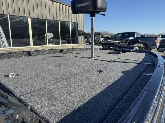 Slide: The Image of Phoenix Bass Boat 721 ZXL 2025 - 6