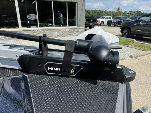 Slide: The Image of Phoenix Bass Boat 21 XE 2025 - 12