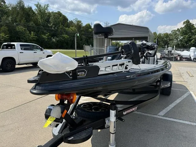 Slide: The Image of Phoenix Bass Boat 21 XE 2025 - 14