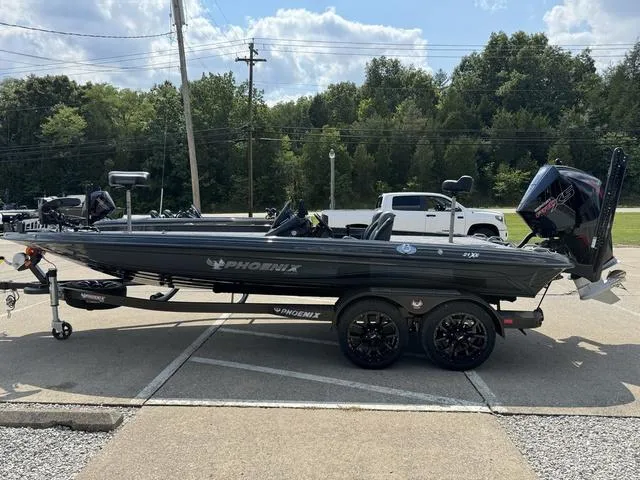 Slide: The Image of Phoenix Bass Boat 21 XE 2025 - 19