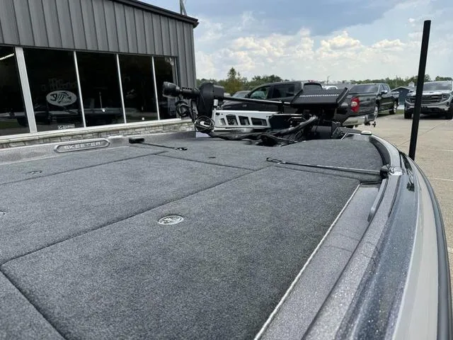 Slide: The Image of Skeeter FXR20 Limited 2025 - 10