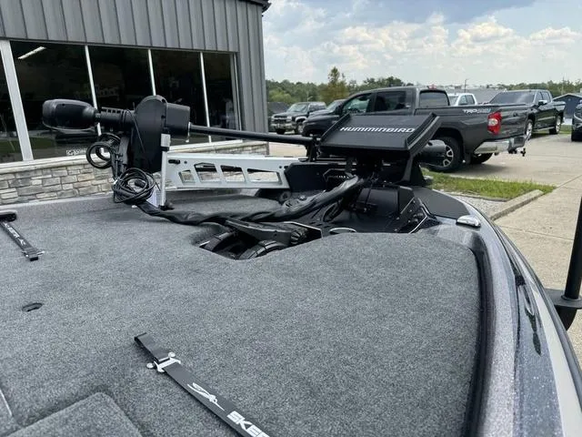 Slide: The Image of Skeeter FXR20 Limited 2025 - 11