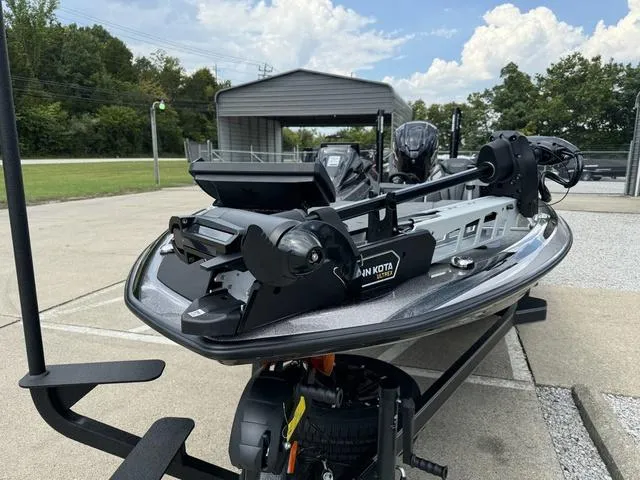 Slide: The Image of Skeeter FXR20 Limited 2025 - 15