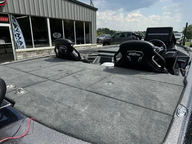 Slide: The Image of Skeeter FXR20 Limited 2025 - 4