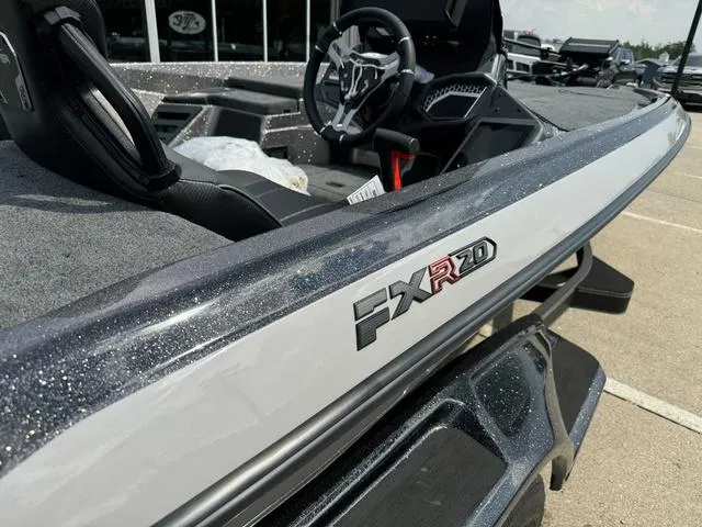 Slide: The Image of Skeeter FXR20 Limited 2025 - 5