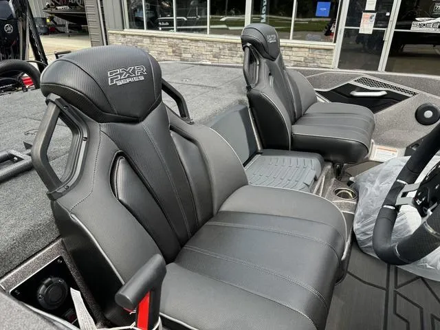 Slide: The Image of Skeeter FXR20 Limited 2025 - 8