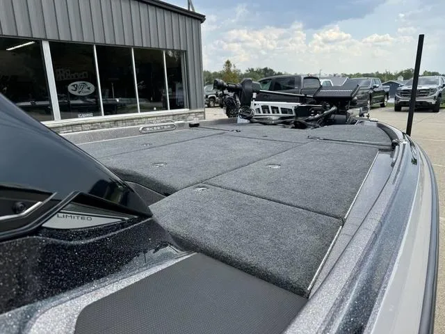 Slide: The Image of Skeeter FXR20 Limited 2025 - 9