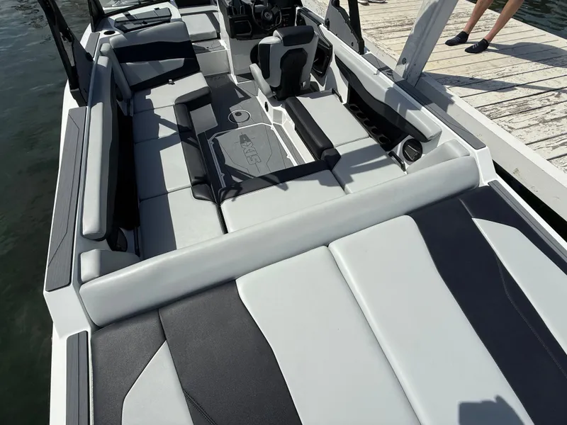 Slide: The Image of Axis T220 2025 - 474