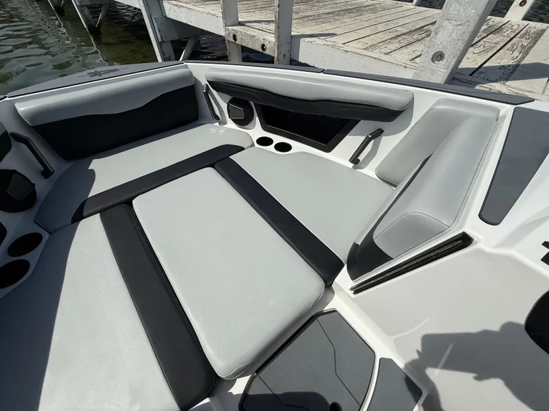 Slide: The Image of Axis T220 2025 - 570