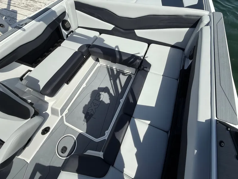 Slide: The Image of Axis T220 2025 - 619