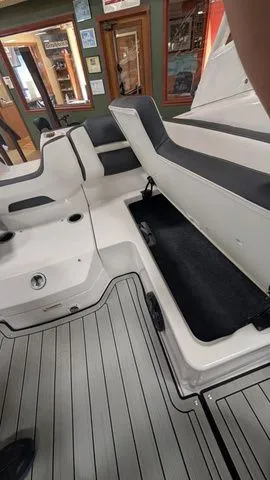 Slide: The Image of Yamaha 195S 2025 - 15