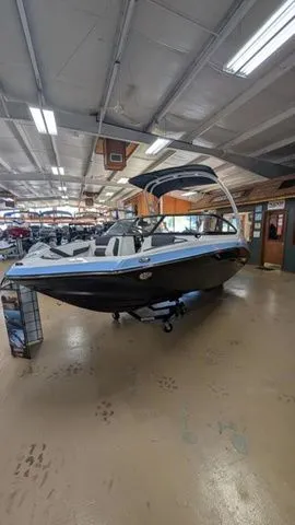 Slide: The Image of Yamaha 195S 2025 - 4