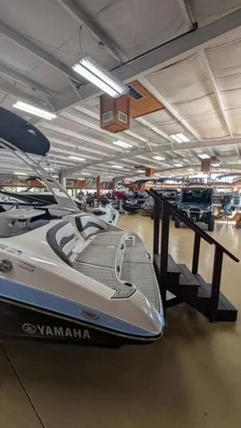 Slide: The Image of Yamaha 195S 2025 - 7