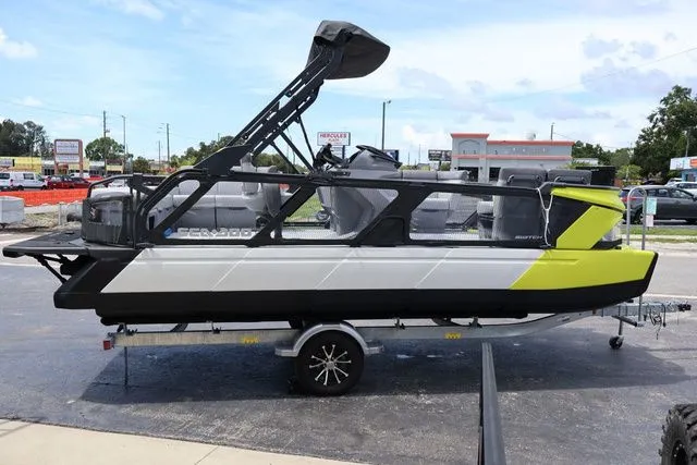 Slide: The Image of Sea-Doo Switch Cruise 21 2025 - 7