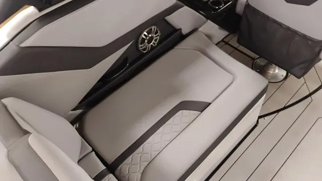 Slide: The Image of Yamaha 255XD 2025 - 14