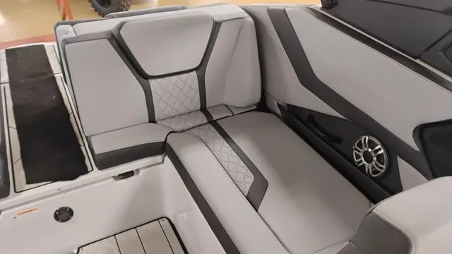 Slide: The Image of Yamaha 255XD 2025 - 17