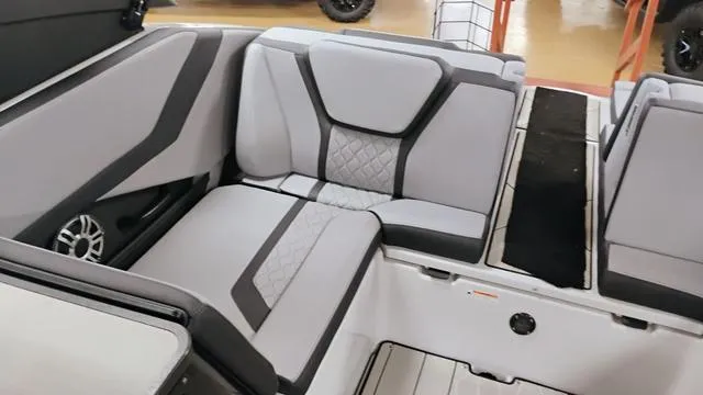 Slide: The Image of Yamaha 255XD 2025 - 18